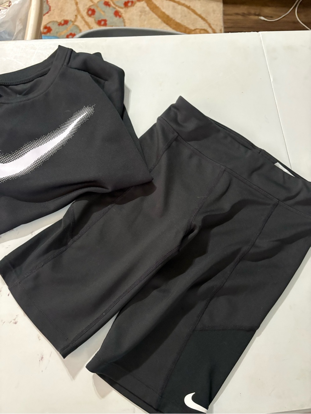 Girls M Nike top and shorts